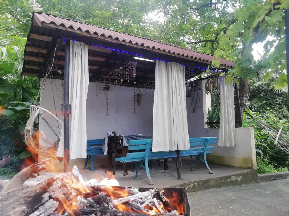 Achi Guest House Makhinjauri Esterno foto