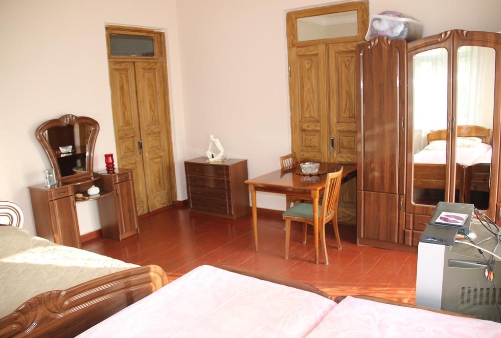 Achi Guest House Makhinjauri Camera foto